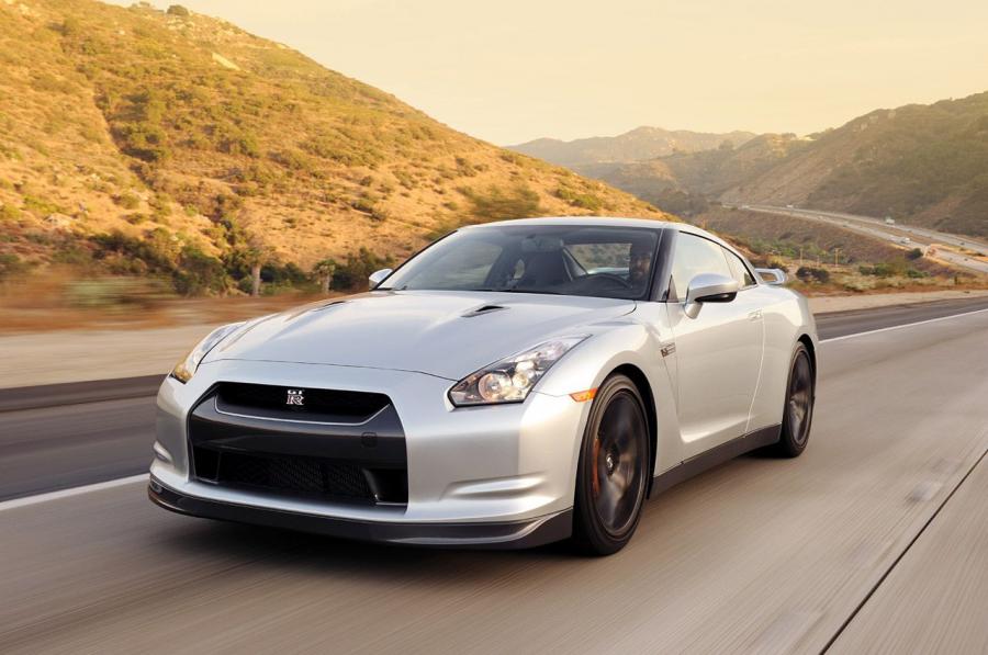  Nissan GT-R 2010 года  (фото 43 из 44)